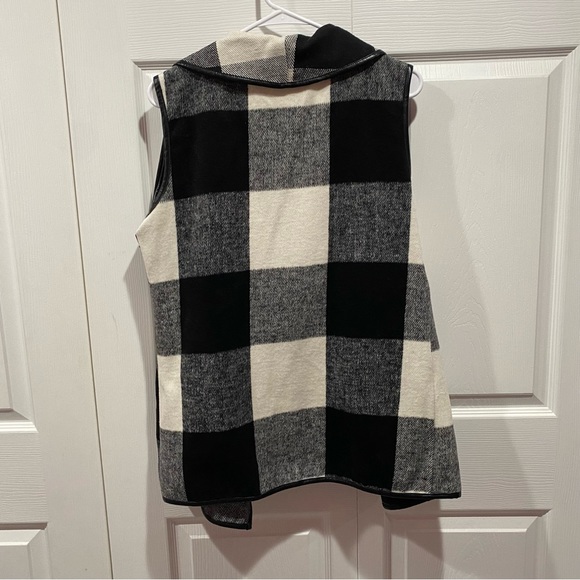 SHEIN Women’s Plaid / Checkered Soft Vest Jacket - black & white, size M - Picture 4 of 5